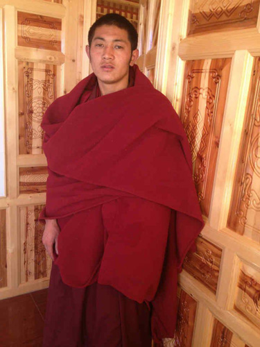 ༢༠༡༣ ཟླ་ ༣ ཚེས་ ༡༦ ཉིན་རང་ལུས་མེར་བསྲེགས་ཀྱིས་སྐུ་གྲོངས་མཁན་རྔ་པ་ཀིརྟི་དགོན་པའི་གྲྭ་བློ་བཟང་ཐོགས་མེད་ལགས།