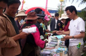 File photo of Wangdue talking to Lhasa residents about AIDS