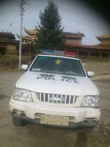 A police patrol car in front of Muge Monastery.