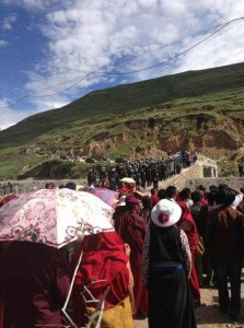 Armed police making their way down from Machen Pomra to the bridge where at least 14 Tibetans were brutally shot and injured.
