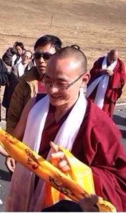 Kunga Tsayang acknowledges local Tibetans gathered to receive him in his hometown in Chikdril County.